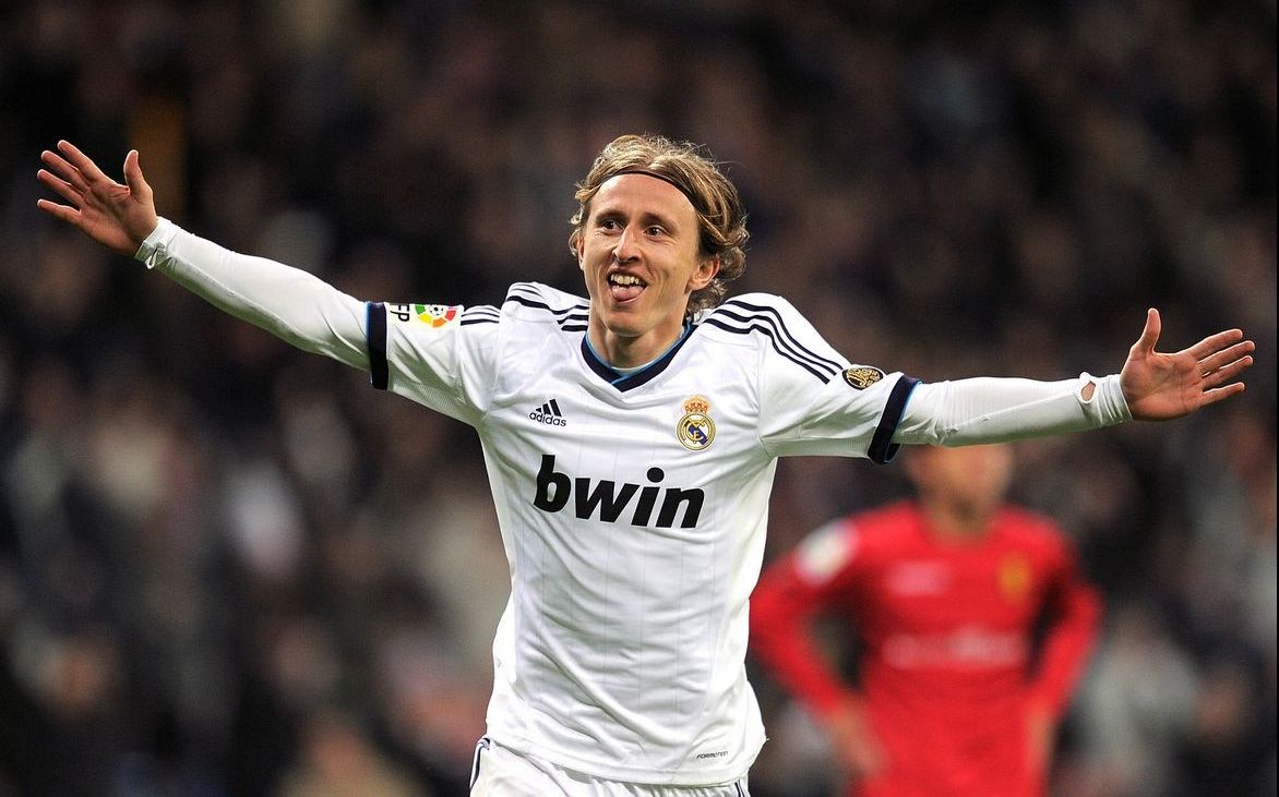 NBA：湖人险胜快船观众热情高涨