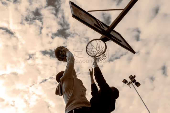 炸金花里的理性打法（炸金花的理性策略）