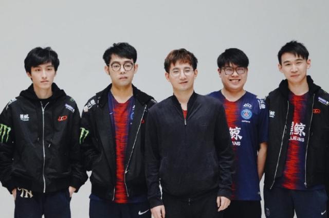 他们不仅仅 他们不仅仅